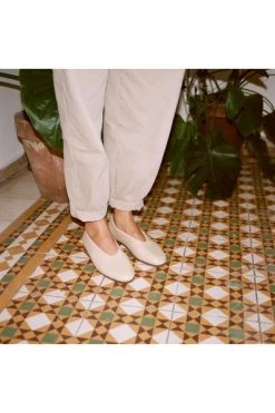 Balagan Ballerina's Shoes Opera Beige -Balagan Winkel 4fd7491ffa27f2ed71d8c946a71d9d84