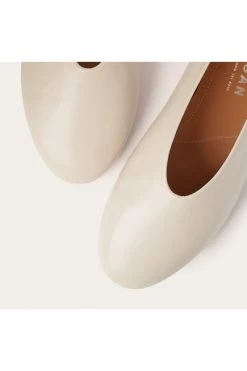 Balagan Ballerina's Shoes Opera Beige -Balagan Winkel 7a61c354cdcbd5cec3b7e04e0d87a63b