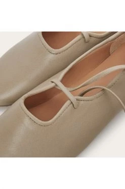Balagan Ballerina's Ballerinas Gray